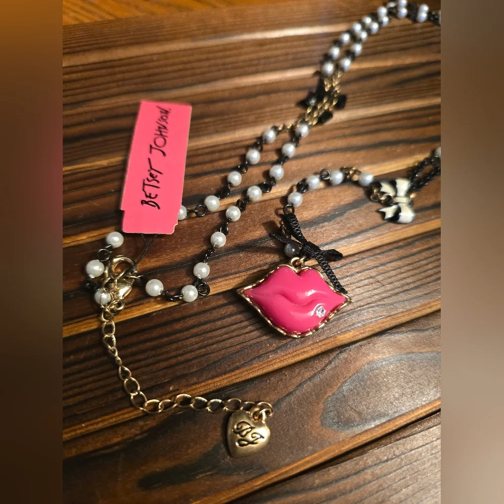 Betsey Johnson First Date Kiss Lips Necklace! Vintage NWT! - Picture 3 of 16